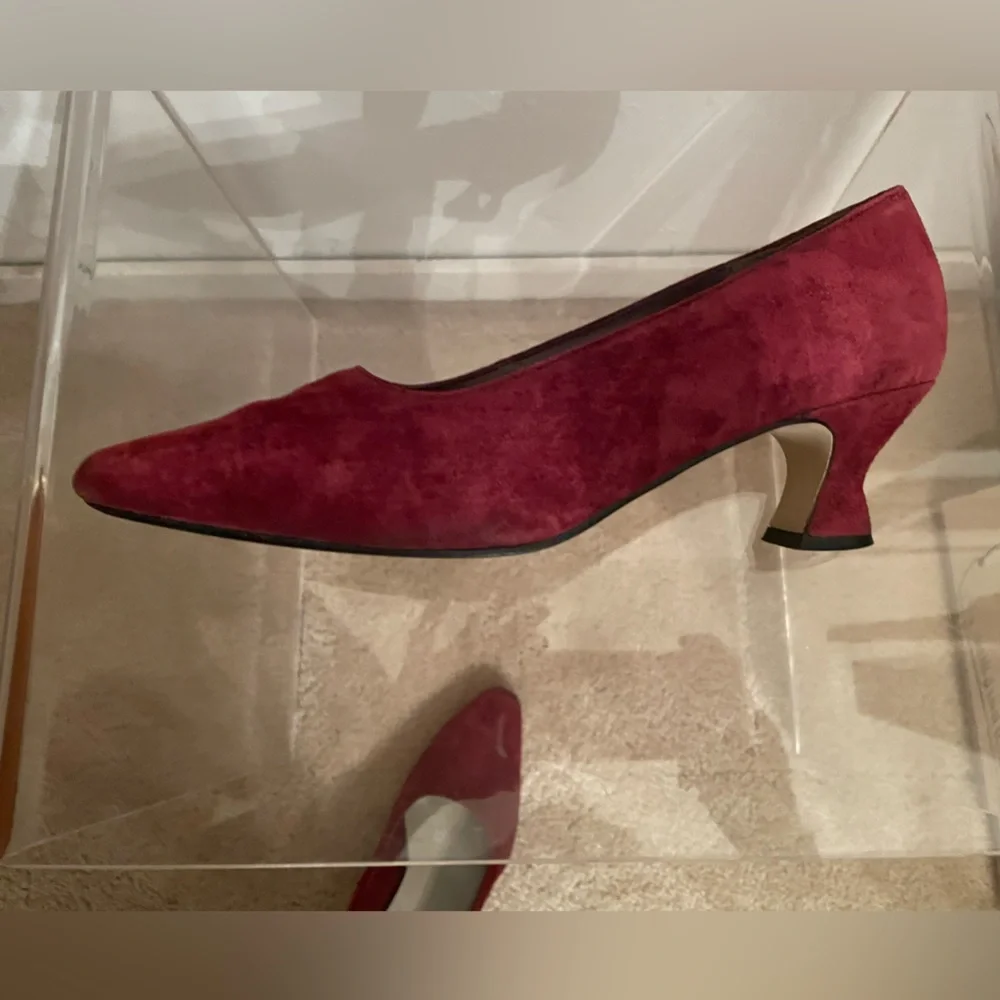 Vintage 1990’s Beautiful Wine Burgundy Suede Heels Women’s, Size 8 EUC! - Picture 8 of 11